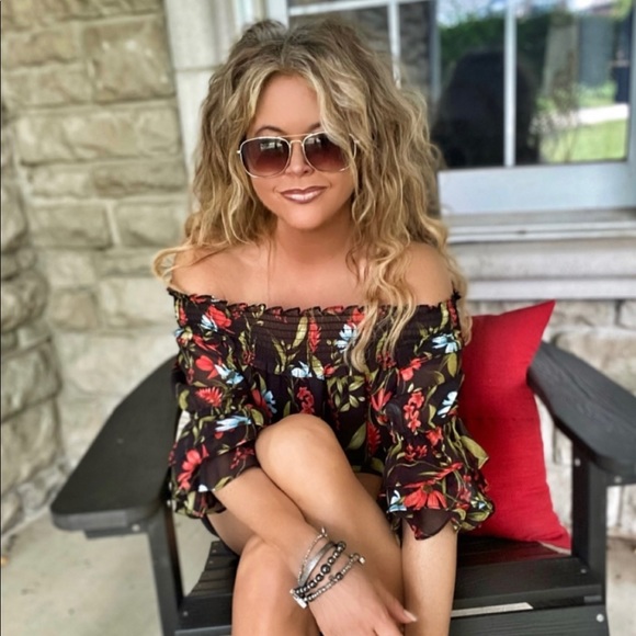 Meet your Posher, Camille - Picture 1 of 1